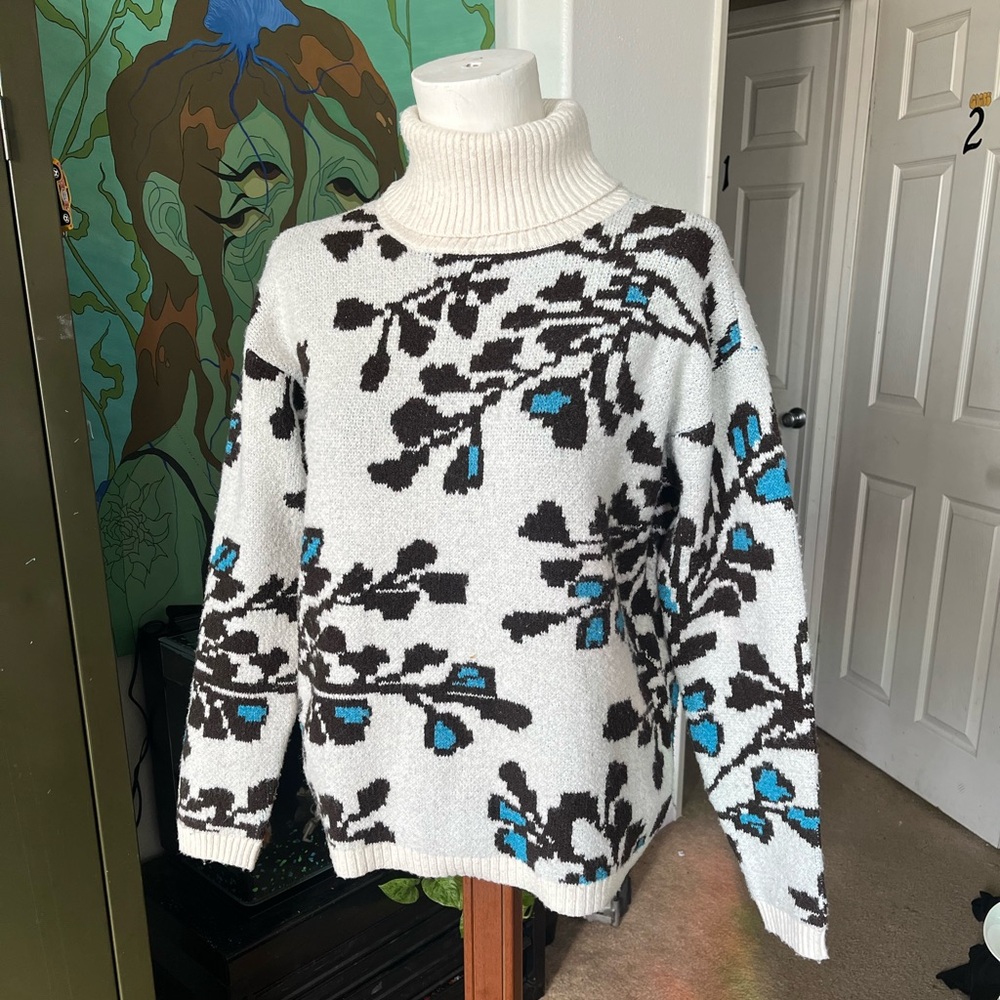 St. John's Bay Floral Turtleneck Sweater - White and Blue